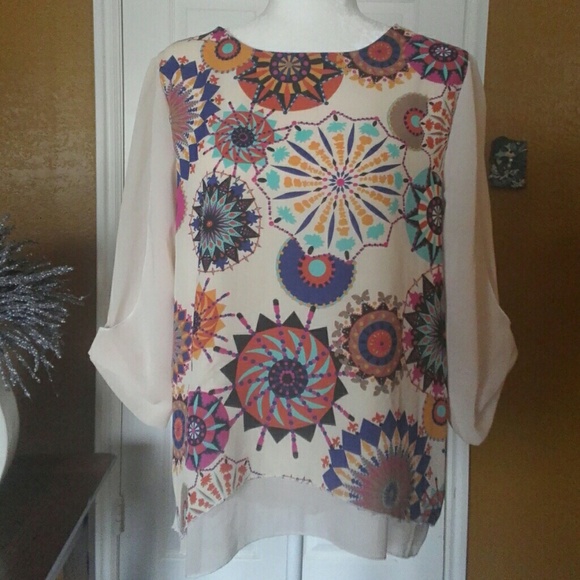 Kiverst Tops - Tunic Cream w/Multi Colored Geo Design